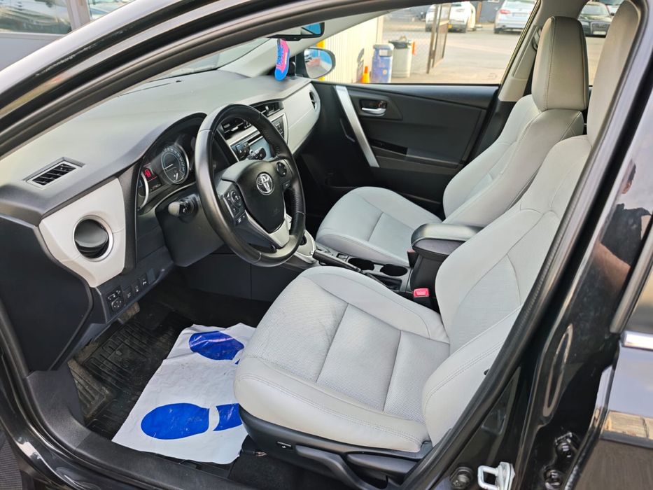 TOYOTA AURIS HYBRID 1,8 бенз+електро  2014
