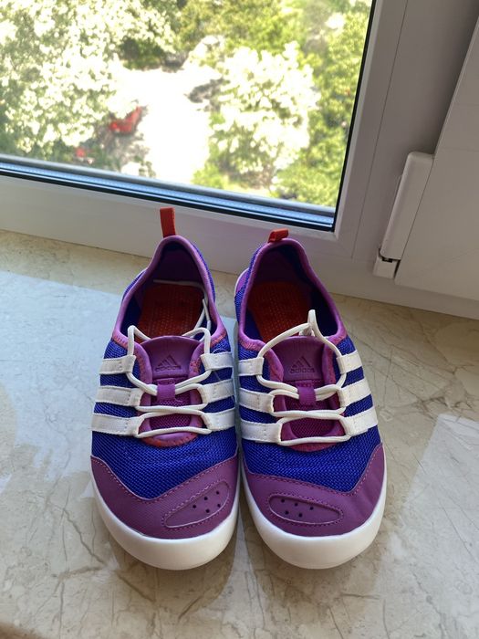 Фірмові кросівки Adidas