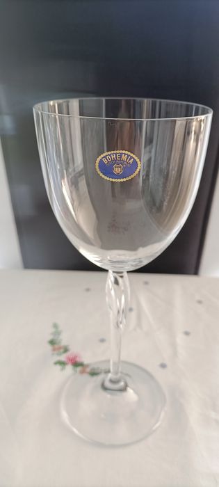 Conjunto novo de 12 copos de cada cristal Bohemia