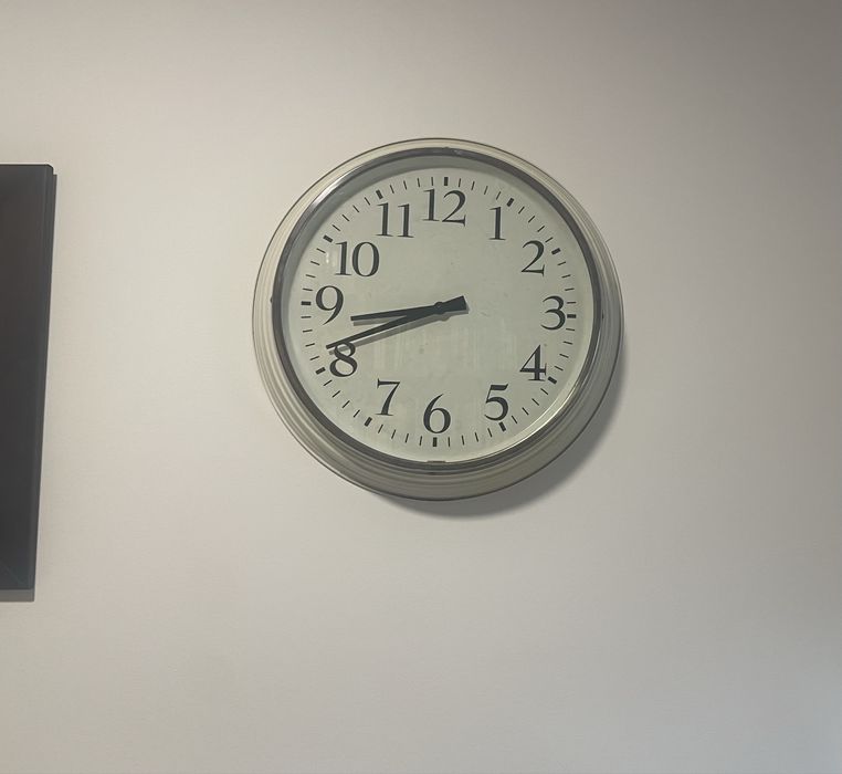 Relógio de parede.