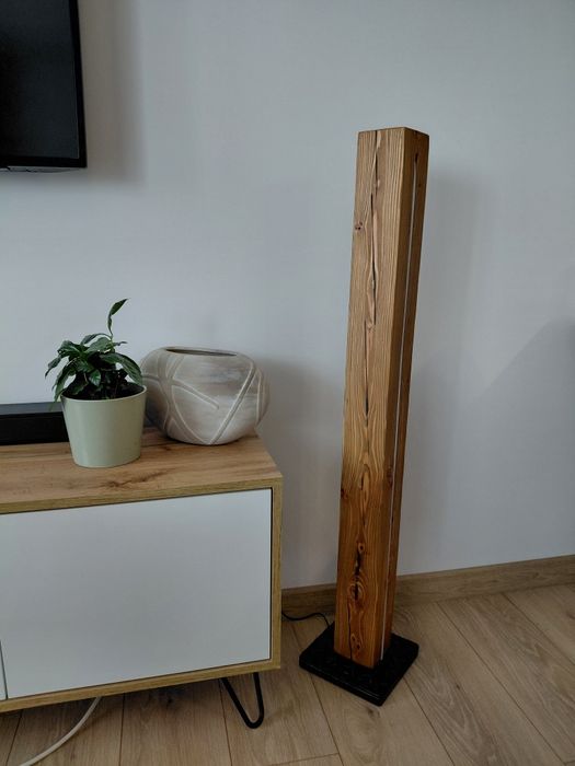 Lampa podłogowa led  drewnia na pilota