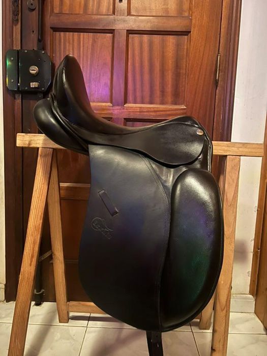 Sela de ensino e estribos