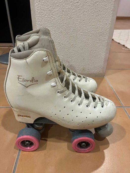 Patins de patinagem artística