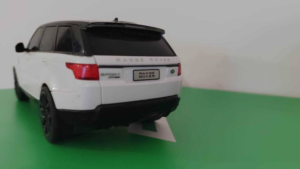 Іграшка машинка автомобіль Land Rover Range Rover Sport у масштабі 1:24