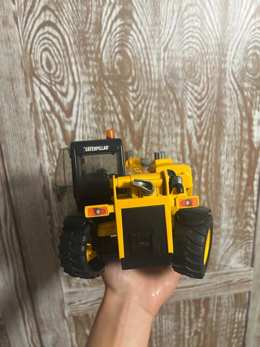 Ładowarka teleskopowa CATERPILLAR marki Bruder