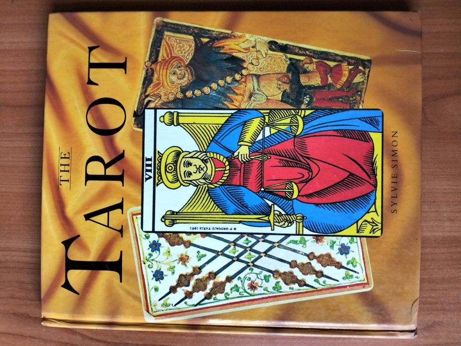The tarot: Art, mysticism, and divination by Sylvie Simon.ТАРО.1000грн