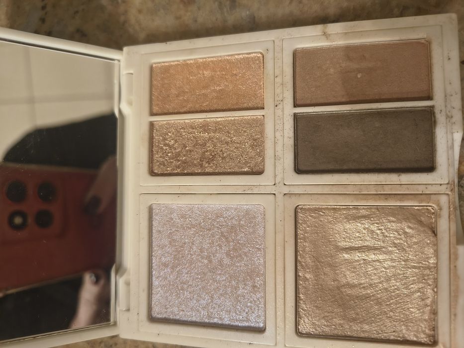 Wibo KatOsu paleta cieni i rozświetlacz