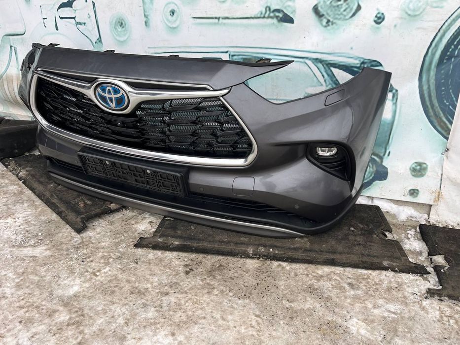 Toyota Highlander Бампер передній в зборі рестайлінг на 23-26 року