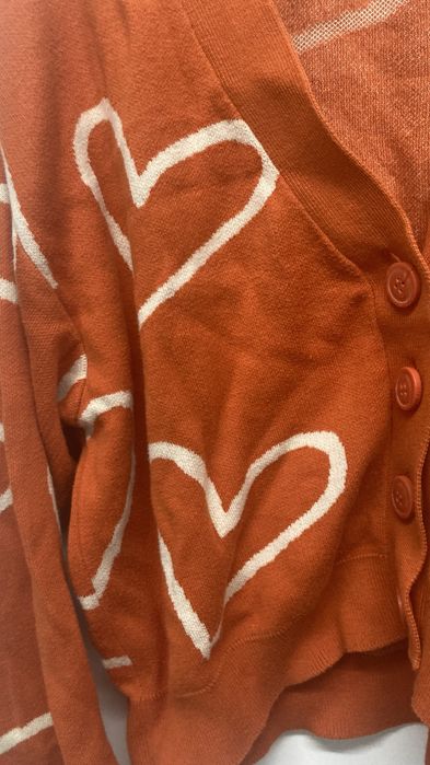Cardigan Laranja com Corações