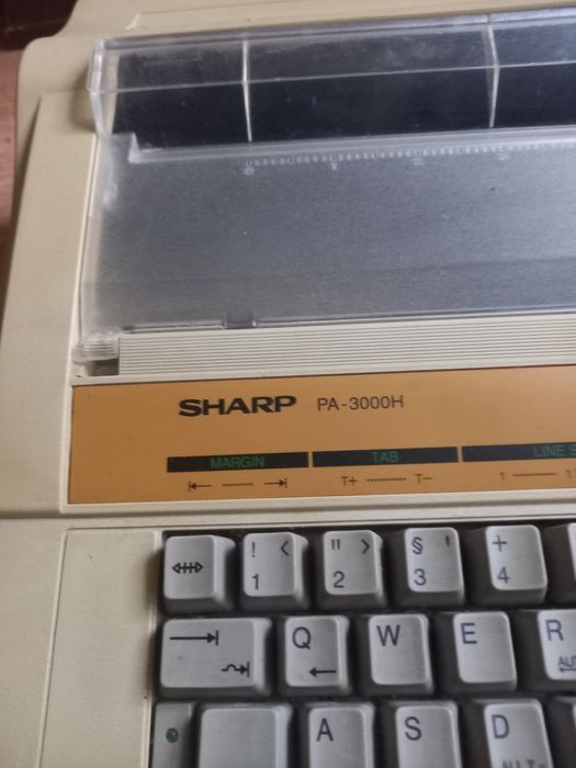 Stara maszyna Sharp PA 3000 Hdo pisania