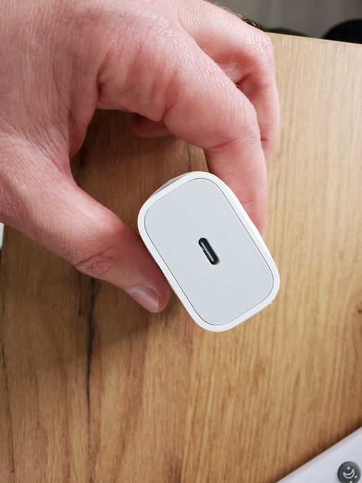 Зарядное устройство Apple 20W USB-C Power Adapter (A2305)