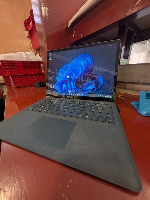 Surface Laptop 2 i7 8gb SSD 256gb Windows 11