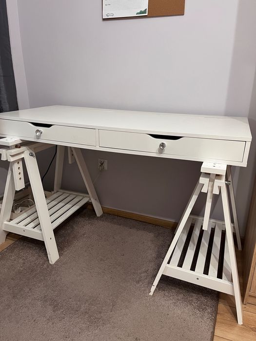 Biurko: blat z szufladami + kozły Ikea