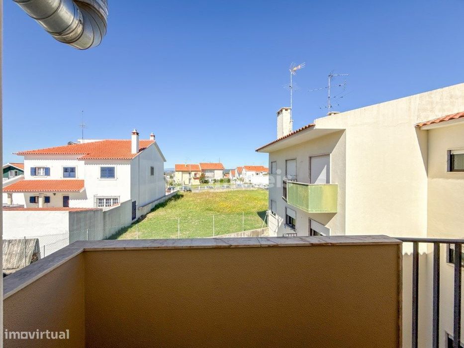 Apartamento T4 c/ Garagem e 2 Varandas - em Abrantes