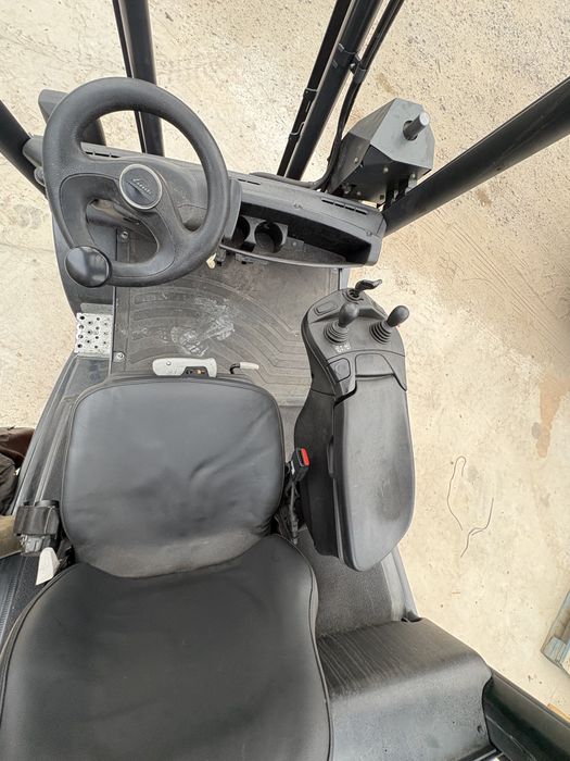 Empilhador Linde H25-02 – 2.500 kg