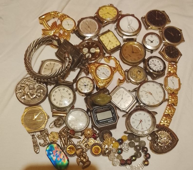 Lote relógios e coisas são vende lote não vende separado