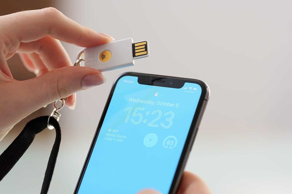 Ключ безпеки uTrust FIDO2 NFC Security Key (USB-A) | Delta