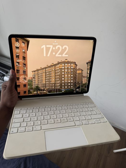 iPad Air M3 13 polegadas 128GB  Ano 2025 com Keyboards
