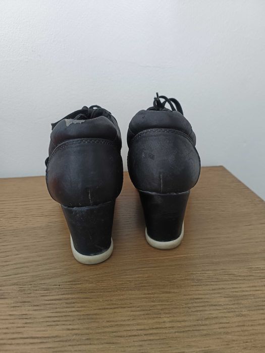 Tênis bota com cunha