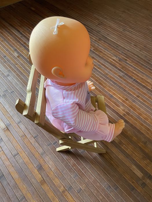 Conjunto boneca com cadeirinha artesanal de madeira á medida