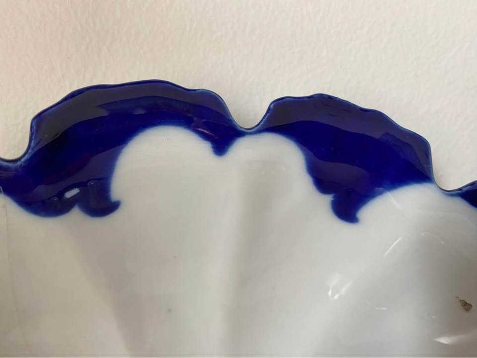 garrafa e taça em porcelana francesa
