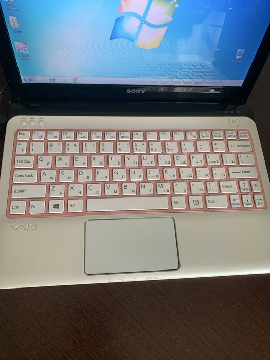Ноутбук  Sony VAIO SVE1111M1RW