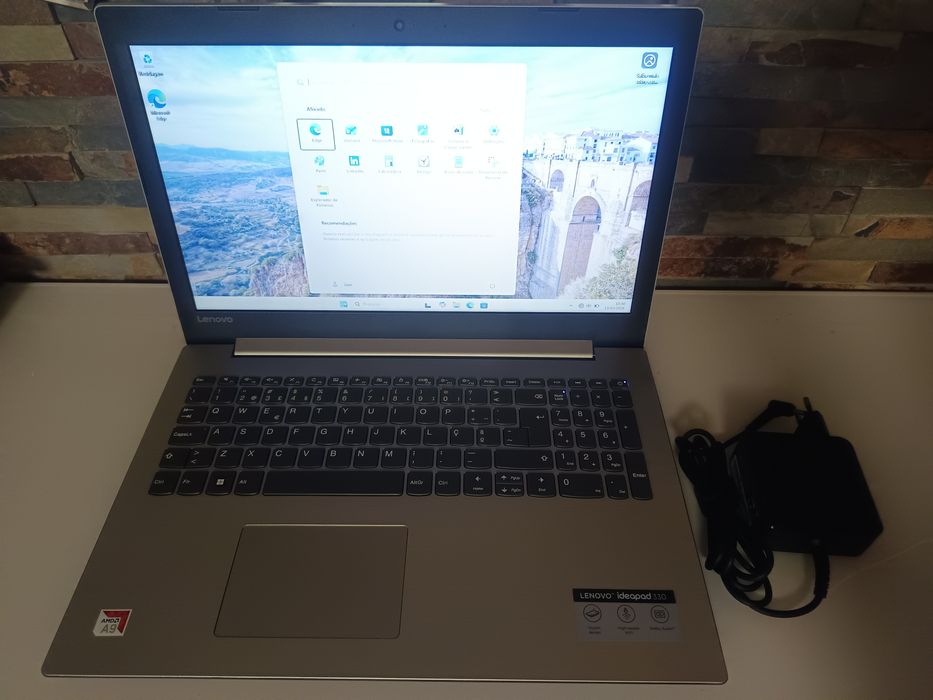 Portátil Lenovo / 8GB RAM / SSD 256GB / Gráfica 1GB