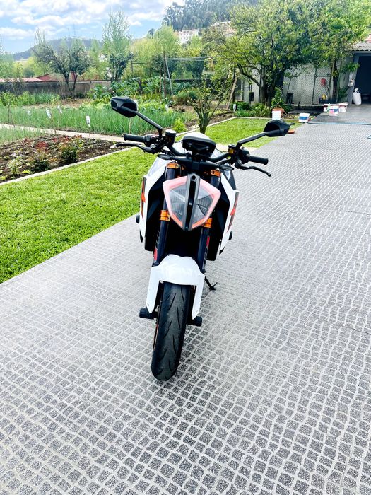 KTM 1290 SuperDuke R– Akrapovic | Full Extras | [Com vídeo]