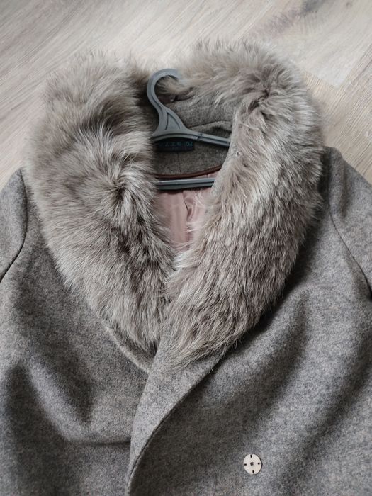 Пальто зимове з натуральної шерсті з коміром з песця