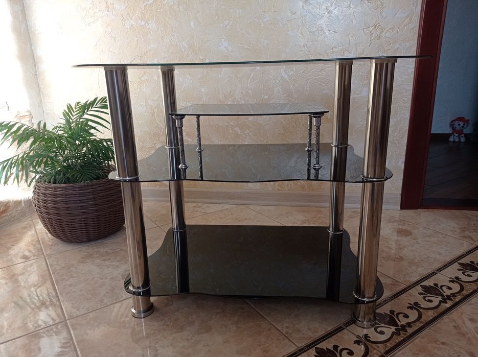 Столик журнальний скляний