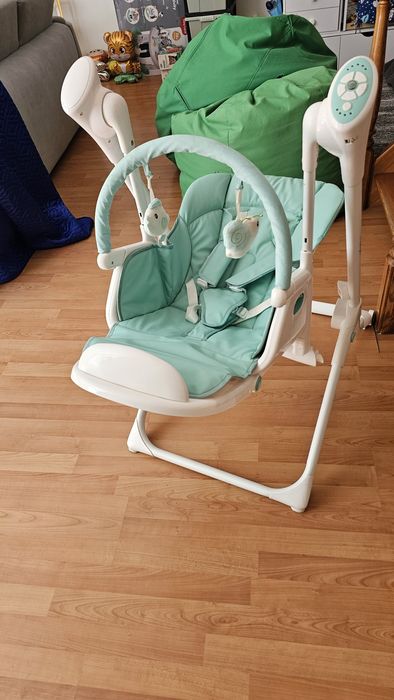 Стілець для годування та укачуючий центр 2 в 1Carello Triumph в ідеаль