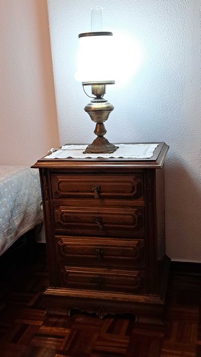 Mobilia Quarto Casal em madeira maciça