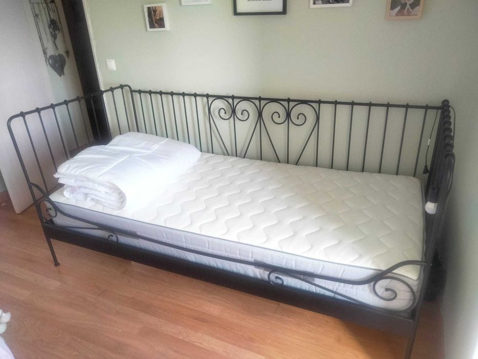 Cama de ferro Single IKEA com colchão