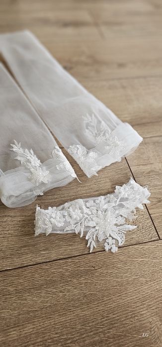 Choker i rękawiczki do sukni ślubnej.