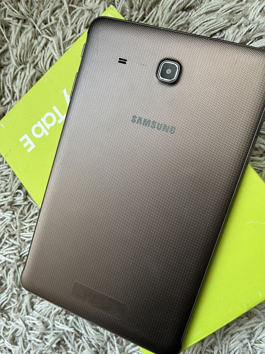 Планшет samsung Galaxy Tab E