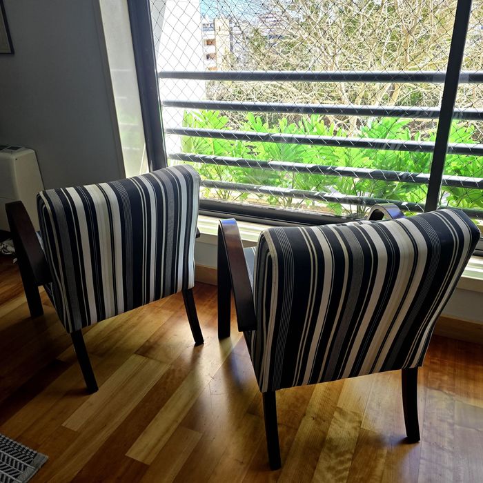 Par poltronas. Tecido Karsten, resistente a liquidos e unhas de gatos