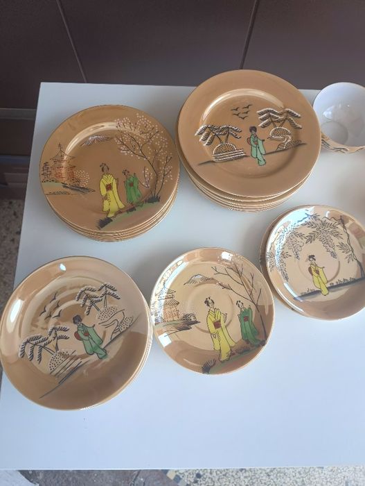 Stare porcelanowe japońskie talerzyki  28 sztuk