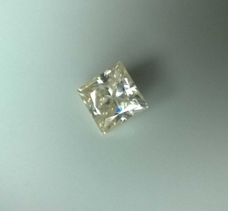 7.2 Ct  Moissanit  10.8 mm  kwadrat   J-K na pieścionek