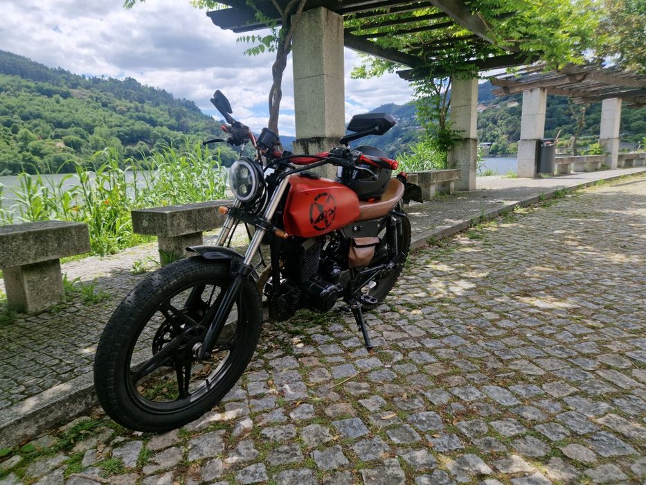 Moto 125 4t 11cv costumizada "Café Racer "