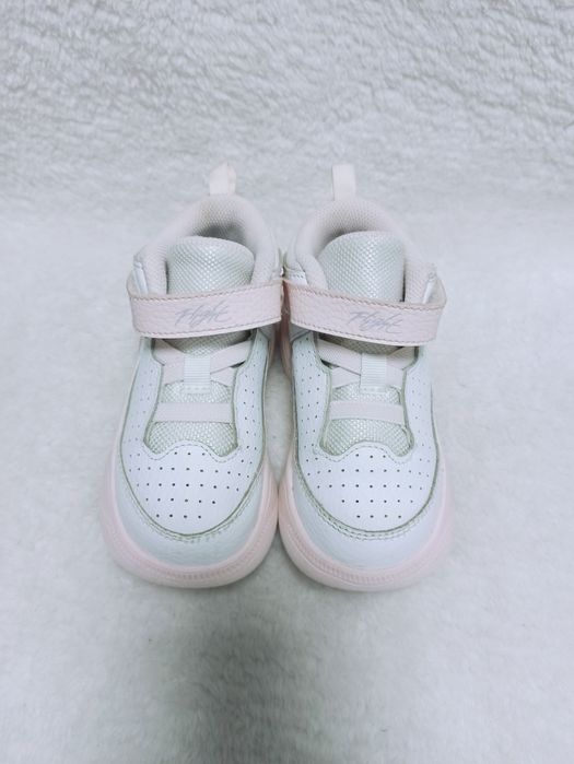 Оригінал NIKE Jordan,26 розмір, устілка 17 см,  кросівки для дівчинки