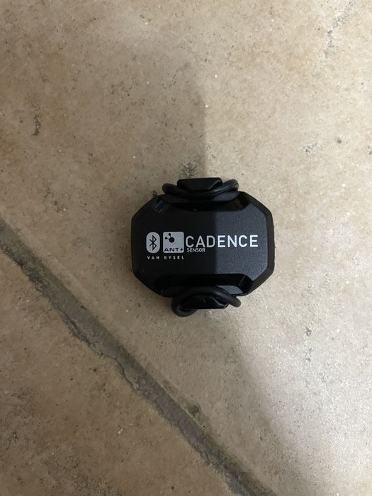 Rolo de treino e sensor de cadencia