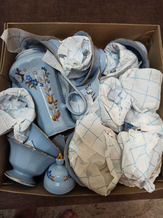 Ексклюзивний кавовий сервіз з тонкого блакитного фарфору з позолотою