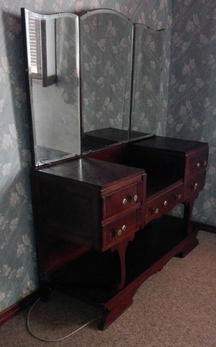 Toucador com espelho tri-partido (antigo)