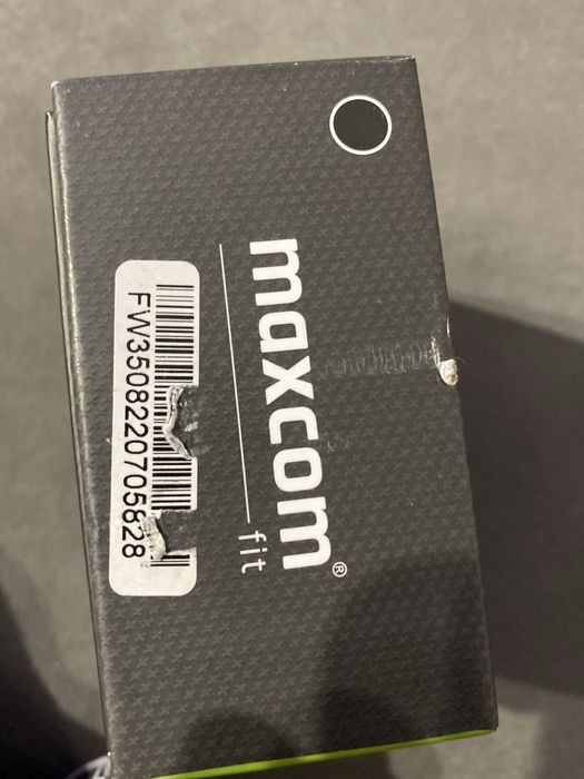 Zegarek sportowy maxcom fit FW35 Aurum z folią ochronną na ekranie.