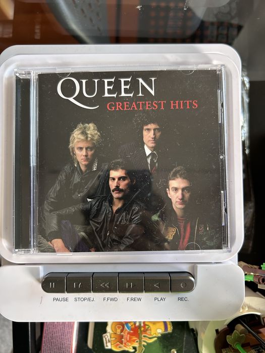 CD novo Queen greastest hits