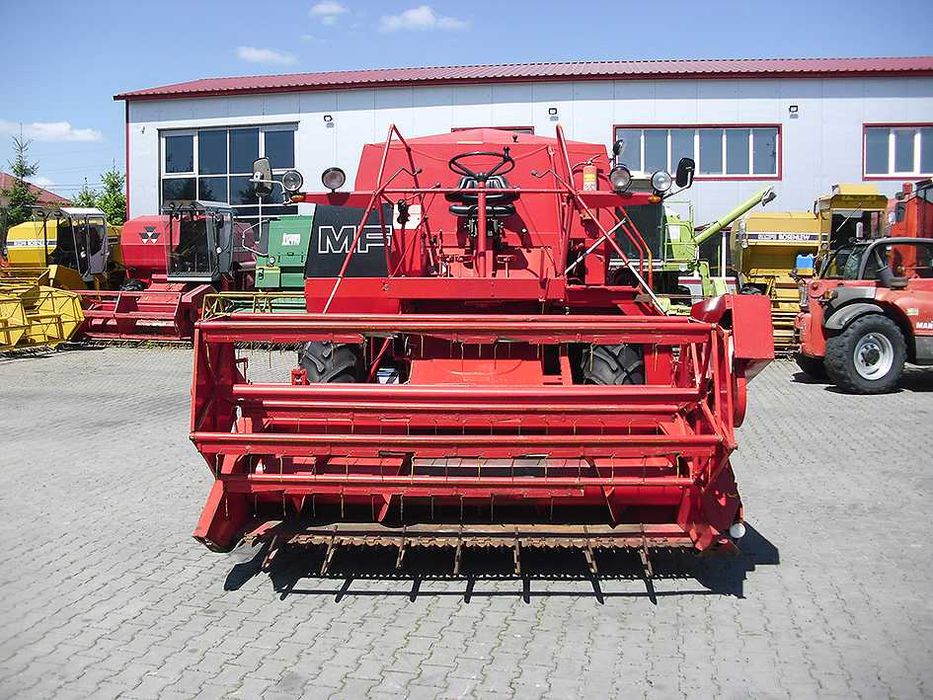 Зерноуборочный комбайн Massey Ferguson 330