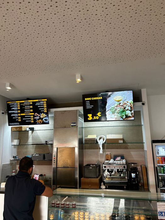 Ecrã Montra  43" ou 55" chave na mão