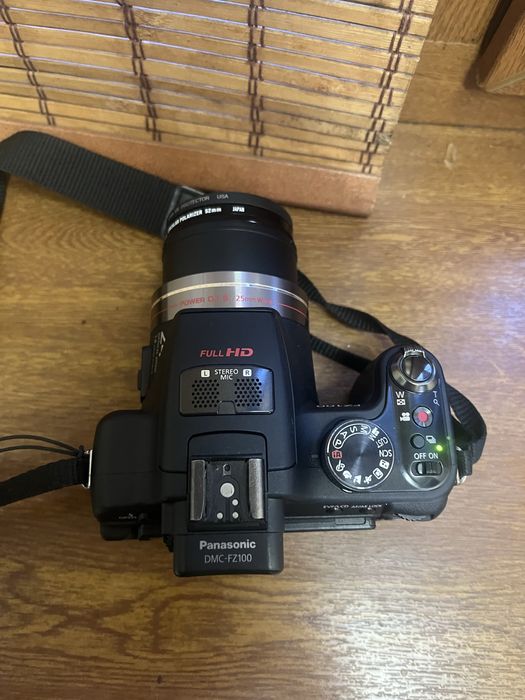 Фотоапарат LUMIX FZ100 стан нового є зарядне і сумочка