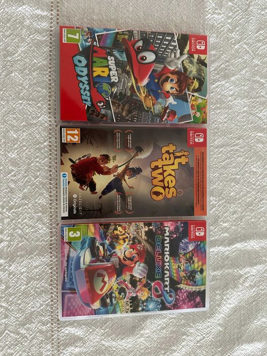 Nintendo Switch OLED + 4 Joy-Cons + 3 Jogos (COMO NOVA)