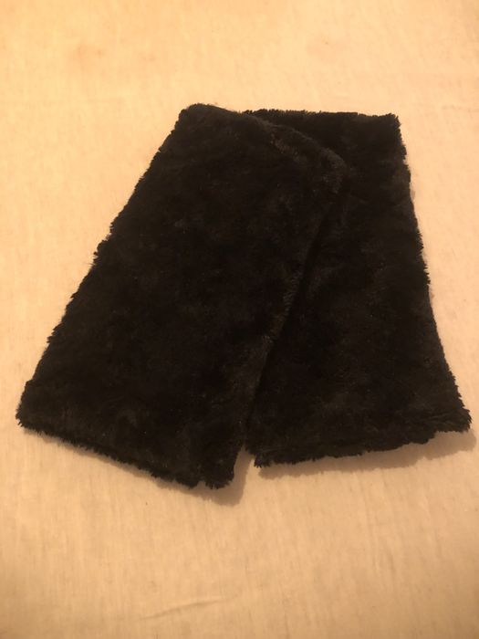 Almofadas de pelo pretas